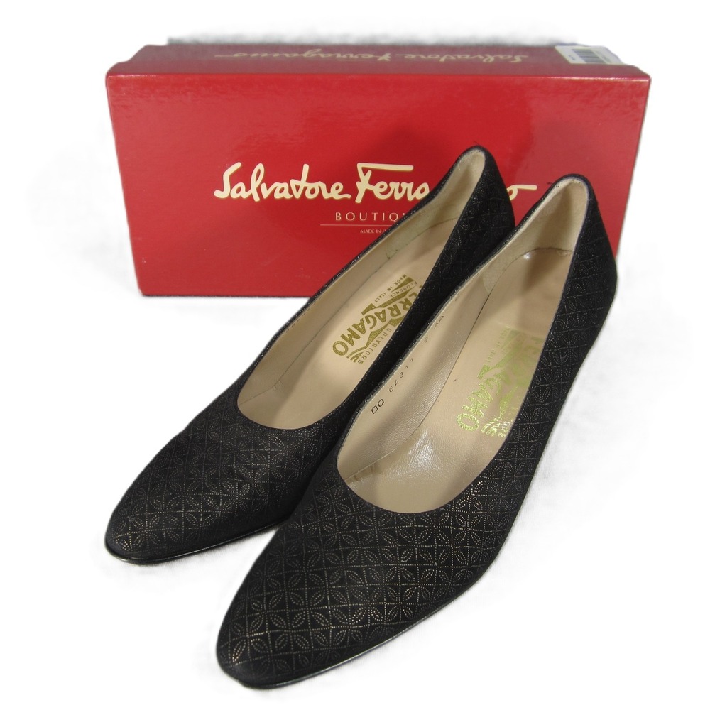 Salvatore Ferragamo Dublino Pumps 9 AA Black Gold Pebble Suede Low Block Heels‎